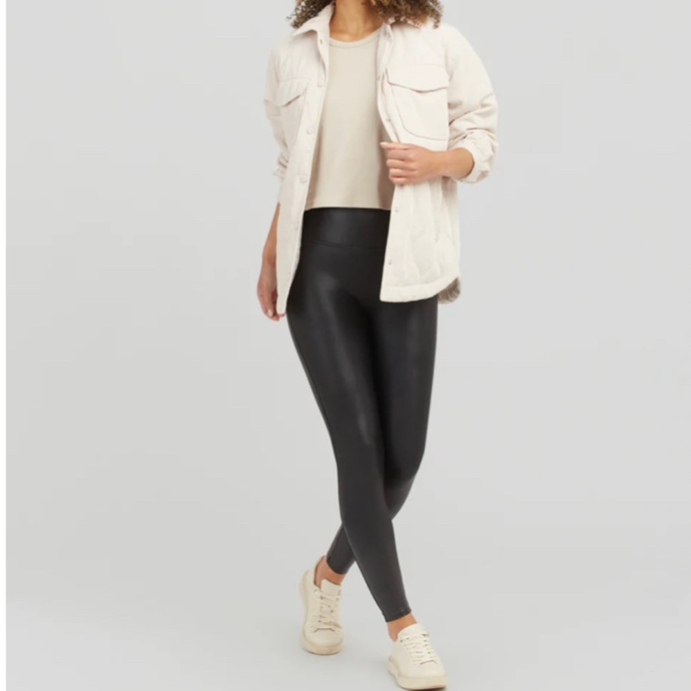 Spanx “Regular” Faux leather legging. Size M / L / XL - Picture 2 of 7